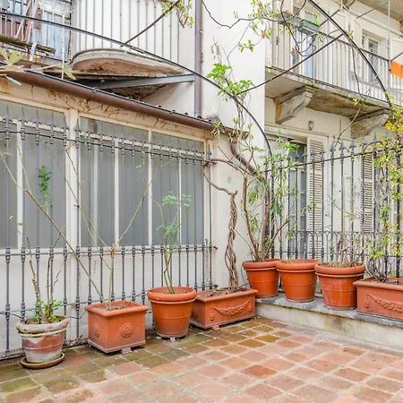 Apartment The Royal House By Happyhostorino Turin