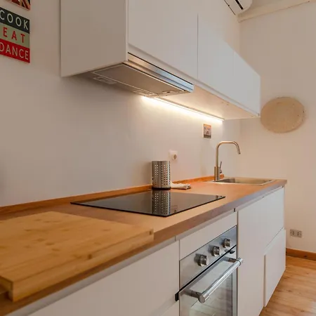 The Royal House By Happyhostorino