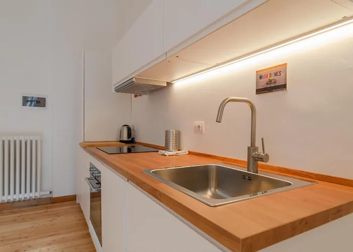 The Royal House By Happyhostorino Turín